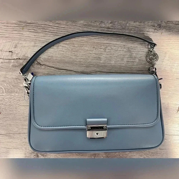 Michael Kors Bradshaw
Small Chambray Leather Convertible Shoulder Bag NEW $465 - Picture 6 of 6